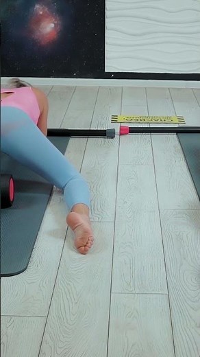 FULL BODY GROUP STRETCH IN THE GYM | OLYA & EVELINA