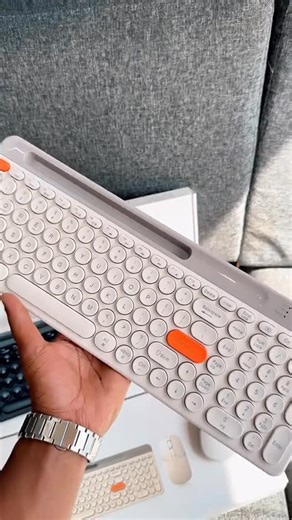 COMPUTER_STORE_TZ on Instagram: "*WIRELESS KEYBOARDS AND MOUSE* •Rechargable keyboards •Battery keyboards •Comes with a Mouse •Silent Design *Only For 95,000/=TZS* Location in Dar es Salaam* 📍Makumbusho Square 📍Kariakoo >Uhuru & Msimbazi >Aggrey & Likoma contacts: +255 716 018 890 / WhatsApp & Calls KARIBUNI SANA.😊🙏"