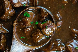 FULL RECIPE: https://thatlowcarblife.com/beef-tips-and-gravy/ These beef tips simmer away in a rich, flavorful gravy until they're nice and tender. Serve over mashed cauliflower and you have the perfect dinner! #keto #lowcarb #recipe | That Low Carb Life