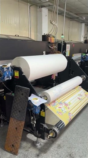 Enormous rolls of paper. Printing production in China / Nikolai Stupnikov
