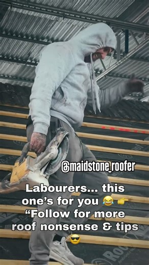 Maidstone_roofer on Instagram: "22 years on the tools… still giving it away for free. 👊🛠️ No gatekeeping. No shortcuts. Just real roofing. If you’re a labourer, apprentice, or just starting out — this one’s for you 😂👉 Everything I learned the hard way, so you don’t have to. Follow for more roof nonsense & proper tips 😎. #rooferlife #ukroofer #roofingtips #tradielife #nogatekeeping"