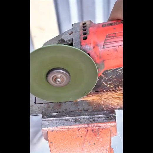 Homemade wood cutting machine | Oliver Rice