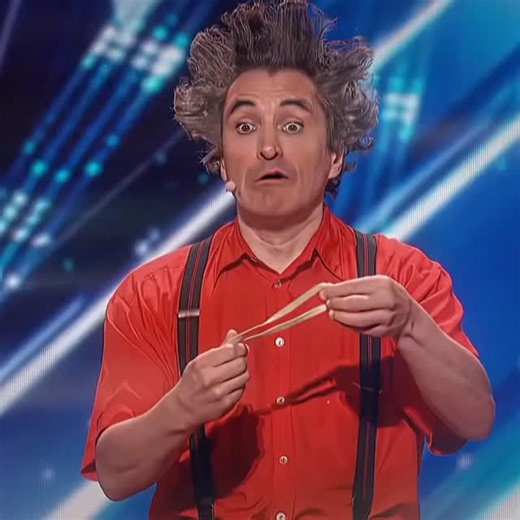 @xen.shift on Instagram: "日本利用压电瓷砖将脚步转化为电能。这些瓷砖捕捉来自你脚步的动能。当你行走时,你的重量和动作会对瓷砖产生压力。瓷砖会轻微弯曲,从而产生机械应力。瓷砖内部的压电材料将这种应力转化为电能。每一步都会产生少量电荷,而数百万步结合在一起就能产生足够的电力来驱动LED灯、数字显示屏和传感器。在像涩谷车站这样繁忙的地方,每天大约有240 万个脚步为这一系统作出贡献。这些电能可以被储存或立即使用,从而减少对传统电力来源的依赖,并支持可持续的城市基础设施。这种方法将日常运动转化为实用的可再生能源#日本#知识#事实#你知道吗 #推荐#科技 #创新#历史#技术#实验#热门 #viral #reel"