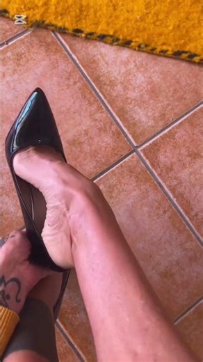 I love her arches in these heels : Beautiful.feet.arch ❤️❤️❤️#higharches #higheels #legs