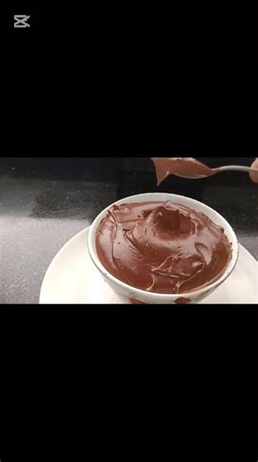 "صوص شيكولاتة بالبسكويت في دقيقة 🍫 طعمه أخطر من الجاهز!"