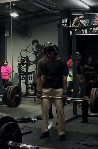 Achieving New Deadlift PRs at the Gym