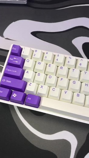 What keyboard do you have? #keyboard#customkeyboard#pc#gaming#gamingkeyboard#fortnite#valorent#keycap#gateronyellow#gk61x#custombuild#techtok#cherrymx