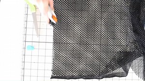 sew a DIY shower scrubby with this tutorial. Easy project!! Details and supplies here >> https://lifesewsavory.com/diy-mesh-soap-bag/ | Life Sew Savory - Emily Thompson