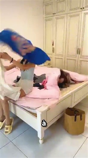 ELLE A DÉCOUVERT LE SECRET SOUS LES DRAPS !