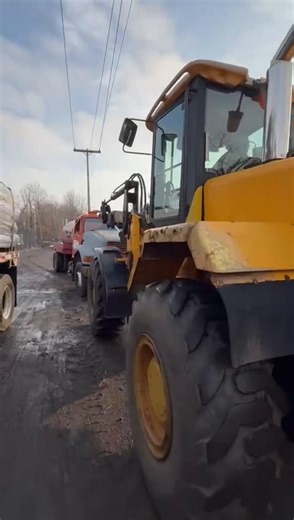 Riding a little dirty with these bad boys this week. ——————————————— Please call our office for any part you may be looking for. LOCATIONS Salvage/Dealer Yard: 570-384-6260 889 Can Do Expressway, Hazleton PA 18202 Distribution Shop: 201-991-1494 38 Obrien St, Kearny NJ 07032 You can check out our website at www.ustrucksandparts.com #heavymachine #dieselmechanic #trucksontiktok