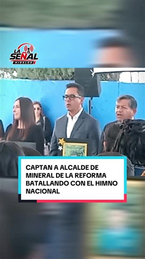 Captan a alcalde de Mineral de la Reforma batallando con el Himno Nacional😳 #MineraldelaReforma #lalomedecigo #Hidalgo #parati #foryou