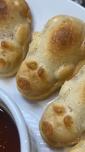 Make these pancake piggies 🐷 for an easy and fun breakfast for your little one. Made ahead and freeze and air fry before school. Grocery list and pig mold is in the comments ⬇️ | Spilling the Sweet Tea