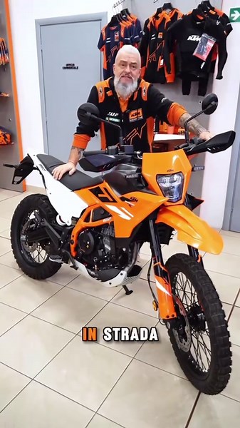 Pronto a dominare ogni sentiero? 🏔️ La nuova KTM 390 Enduro R ti aspetta da K-Prato! Leggera, potente e con il DNA Ready To Race. 🟠 💰 Prezzo: 6.390€ ( immatricolazione e IPT) 📍 Ti aspettiamo in concessionaria per scoprirla da vicino! #KTM390EnduroR #KPratoreal #KTMItalia #EnduroLife #ReadyToRace