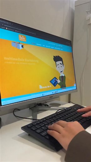 💼📚 Deutsch fürs Büro leicht gemacht! In diesem kurzen Video lernst du wichtiges Vokabular rund ums Büro – einfach, praktisch und direkt anwendbar. Perfekt für deinen Arbeitsalltag oder den nächsten Deutschkurs online bei unserer Schule. Mehr auf hallodeutschschule.ch ✌️😉 | Hallo Deutschschule