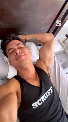 SCRUFF Latino on Instagram: "Si quieres más atención… ya sabes dónde dejar tu Momento 👀🔥 🎥 @albertopx5"