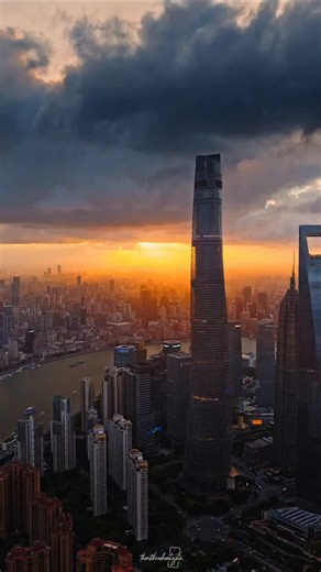 1.3K reactions · 61 shares | sunset over the Lujiazui financial district in Shanghai China  #china #videos #theritikroshantajne0407 #theritikroshantajne0408 #china #shangai | Ritik Roshan Tajne | Facebook