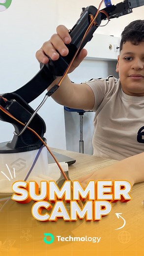 Techmology on Instagram: "🎮🤖 Aujourd’hui, place au contrôle de précision ! Nos jeunes programmeurs ont pris le contrôle d’un bras robotique grâce à un joystick, entièrement programmé en Python Et là… chaque mouvement obéit au doigt et à l’œil . #python #coding #codingforkids #robotics #robotique #techmology #algerienne🇩🇿 #forkids #explorepage✨"
