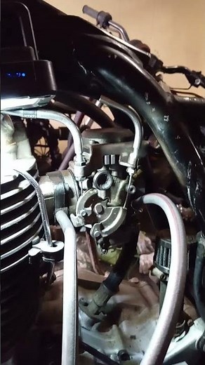 固まってたスロットルケーブルが動くようになりました。#sr400 #修理 #スロットルケーブル