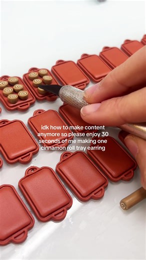 wasn’t going to restock these but got one singular DM about them and the pumpkin pie heart earrings so obviously i caved instantly. there’s 30 cinnamon roll tray earring pairs and 21 pumpkin pie heart earring pairs in my shop right now!! surprise !! #handmade #earrings #fall