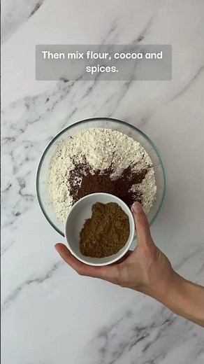 My go-to recipe for sturdy gingerbread houses 🏠