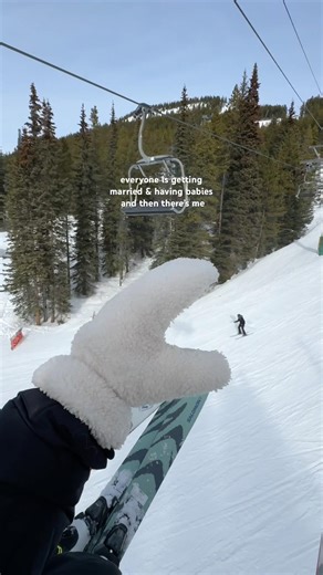 if you snack on the slopes, you don’t lose valuable skiing time 🙆🏻‍♀️ ‪@crystalski‬ ad pr trip