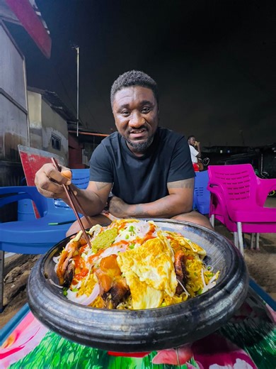 Indomie ProMax at Ama Special Indomie, inside Nima. Price starts from 35, 40, 50 Cedis per pack. They don't work on Sundays and Mondays. They operate from 8pm till 6am. You can contact them on 0246199388 to order or make reservation. Thank you, Mohammed for taking us. Nima fans showed us love...kwerh 🔥🔥🔥 🎥: Blaq Boat 👕: Giomen 👖👜: habarata | Williams Nana Kyei