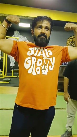 Proper biceps pose 💪#fitness #fitness #biceps #pose #shorts