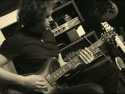 Simon McBride plays PRS 513 at GJ's Guitar Emporium