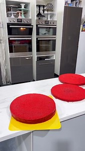 Friday Goodness ❣️ . . . . . #vdcake #cake #art #redvelvet #vanillasponge #cakedecorating #cakeart #cakevideo | VD Cake