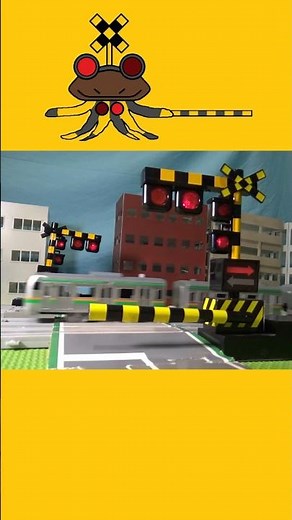 🚅Japanese train passing through a railroad crossing🚅