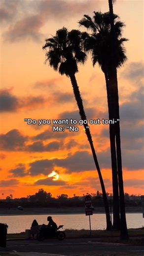 Visit California | Travel + Fun Things to Do on Instagram: "Did you know you can have a bonfire along the water in San Diego? Head to Mission Bay Park to find public firepits with gorgeous sunset views. 🔥🪵 Bring along chairs, blankets, and everything you need for s’mores for the perfect cozy firepit night. 🍫 📍@VisitSanDiego 📷 @thecanceriantraveler #VisitCalifornia #SanDiego #SoCal #SouthernCalifornia #BeachViews"
