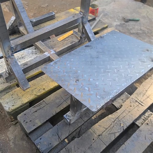 making hip thrust machine