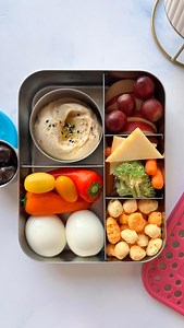 Protein Box 🥚🥕🧀🍎 ~ Follow @lunchboxmafia for more ✌🏽 The best snack boxes hit all the cravings: sweet, savory, crisp, and creamy. This one checks every box ⤵️ ✨ 2 boiled eggs (9 min ice bath = perfect peel) ✨ Peppers tomatoes 🌶️🍅 ✨ Hummus topped w/ olive oil everything bagel seasoning ✨ Extra veggies 🥕🥦 for dipping ✨ Smoked cheddar ✨ Apples grapes 🍎🍇 ✨ Cheddar Pepper Jack Mooncheese 🧀 What would YOU add to make it even better? Don’t forget to save share for later! 🤙🏽 #lunchboxmafia