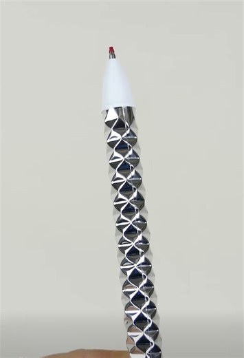 How does this pen uncrush itself?