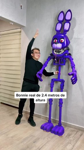 Impresionante Figura de Bonnie Real de 2.4 Metros - ¡Increíble Detalle!