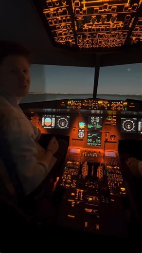 Devenez pilote d'un jour grâce à notre expérience de simulation de vol réalisée avec un vrai pilote ✈️ | AviaSim - Simulateurs de vol