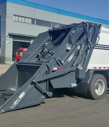 Garbage compactor truck helps you efficiently collect, compact, and transfer bagged, binned, and bulk household waste in urban and rural areas. #GarbageCompactorTruck #CompactorGarbageTruck #GarbageCollectionTruck #CompressedRubbishVehicle #RearLoaderGarbageTruck