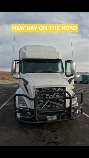 Volvo VNL 760 Morning Start in Utah 🇺🇸 Real Trucker Life Begins #shorts