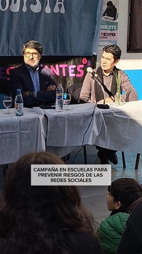 CAMPAÑA EN ESCUELAS PARA PREVENIR RIESGOS DE LAS REDES SOCIALES Bruno Tardón, director de la Escuela 28 Julio Cortázar, habló sobre el trabajo que realizan en la institución educativa con alumnos en busca de brindarle herramientas y minimizar los riesgos que hay en las redes sociales en cuanto a delitos informáticos. "Los jóvenes y niños están muy desprotegidos ante acosadores o estafadores", consideró, el directivo. | El Noticiero de Berazategui