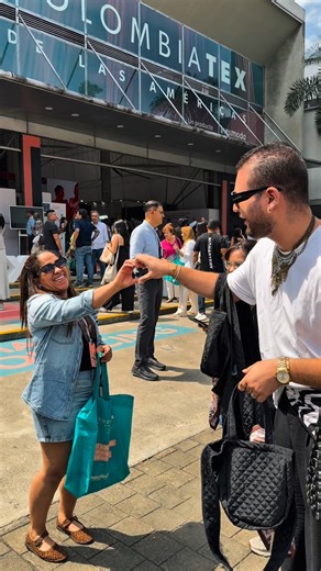Colombiatex fue increíble ✨🤍 y nosotros obvio queríamos llevarles una parte de Loguin 🤩 Nuestras PR brillaron en la feria 💛 | Loguin