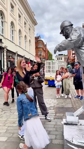 Even a living statue can not say still when is high 5 time.#silvermanstatueofficial