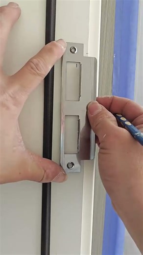 Latch positioning_ simple for those who understand, hard for others