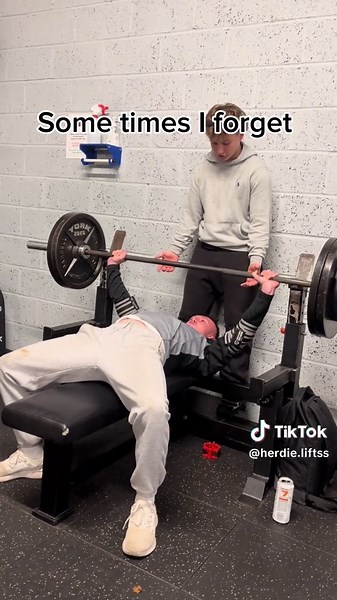 I’m not saying 70kg is a weak bench but if the first video I have of me #gym #motivation #weightlifting #bodybuilding #benchpress