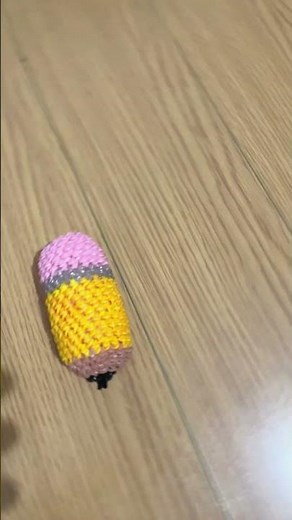 Rainbow loom pencil!!! tutorial by ‪@LoomingPanda‬