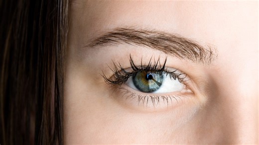 Les ophtalmologues alertent sur les risques de complications de cette pratique tendance