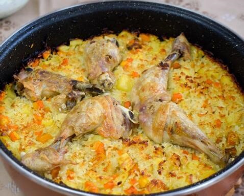 Starinski recept za bosanski pilav: Jedna tepsija i cela porodica sita!