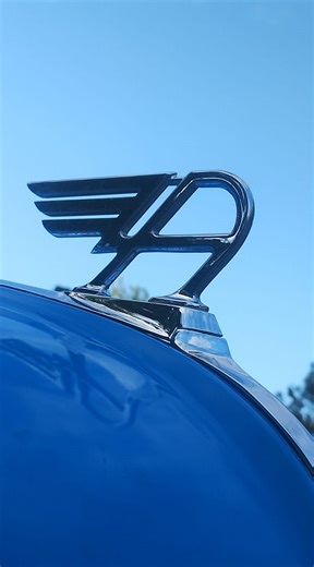 Today it has a V8 engine underneath the bonnet. Austin made over 200,000 of these and also the A40 sports on smaller numbers, from 1950-1954. This would be quite an early car. #austin #morris #devon | Darren Vel Satis