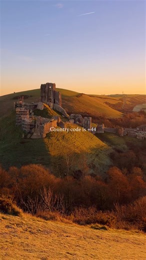 Hannah 🍃 UK travel content creator on Instagram: "The country of Bridgerton, Wuthering Heights, Downton Abbey, Pride & Prejudice and The Crown 👑 There’s a reason the UK is the backdrop of so many amazing films, dramas and books…. Think rolling green hills, sweeping hills, and of course the wild mountains of Scotland 😍😍"