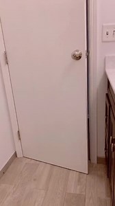 Eliza walking in on my daily 💩#281 | Hey Eliza