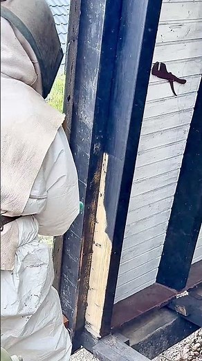 „Farbe von Holz entfernen – Profi Lösung“(Holztreppe Sandstrahlen)